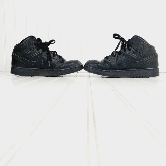 Nike Air Jordan 1 Mid Retro Triple Black Lace Up Leather Athleisure Sneaker F340 - Picture 7 of 12
